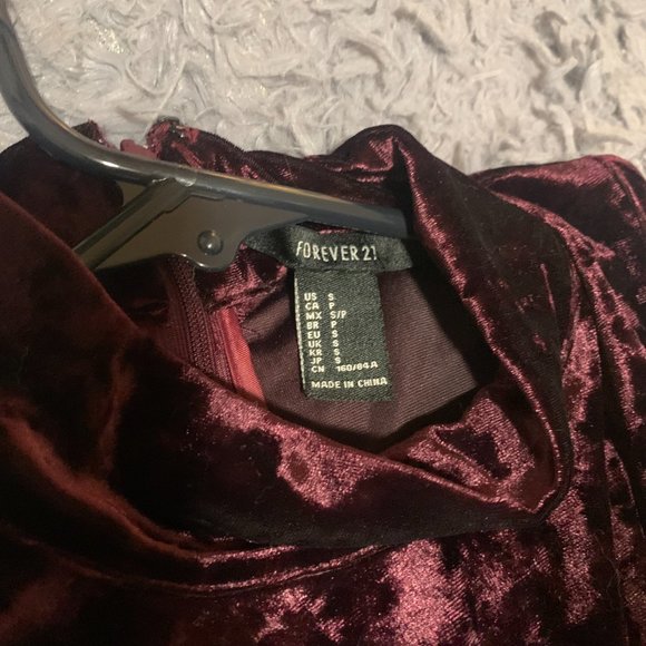 Turtle Neck Sleeveless Velvet dress - Picture 2 of 2